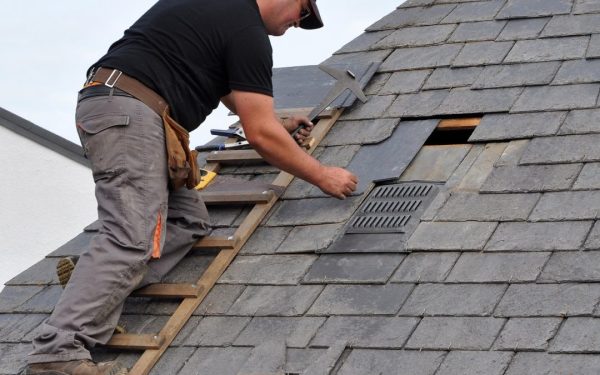 roofer doing toof repair