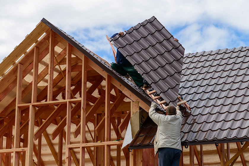 masters-builder-make-roof-frame-house-metal-roof-new-house